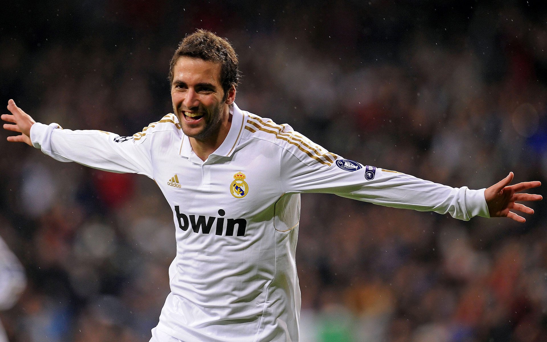 MAD前途光明!字母哥新星表现优异,表现突出,观众掌声雷动